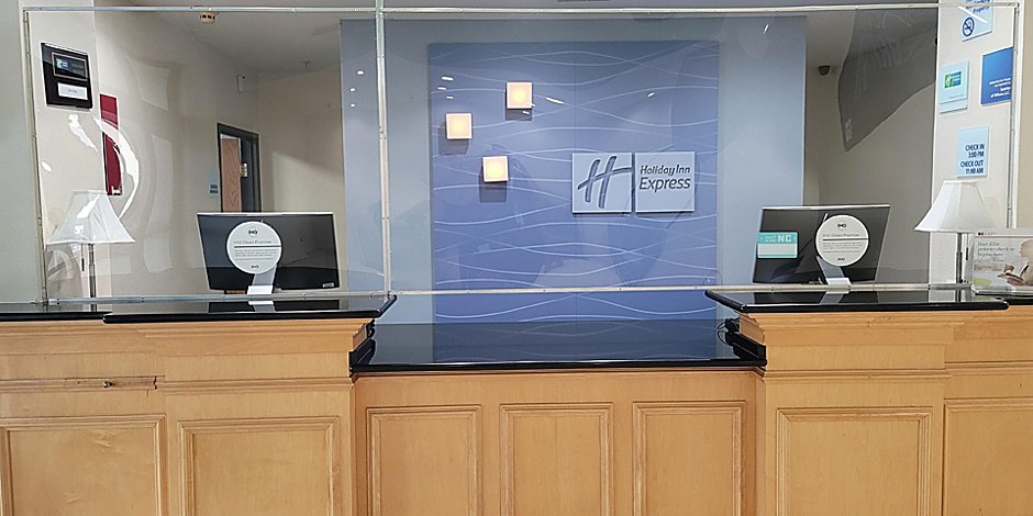 Efficient Hotel Front Desk